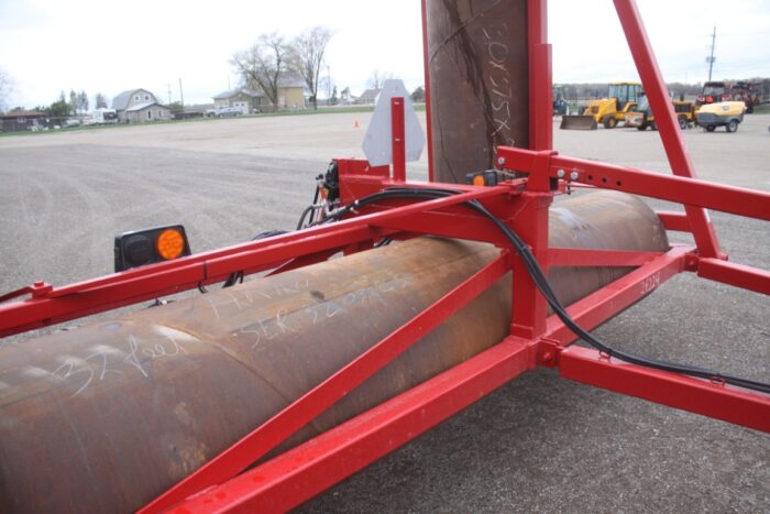 R & R 32' hydraulic land roller, lights, hwy service 12 ply tires - Image 13