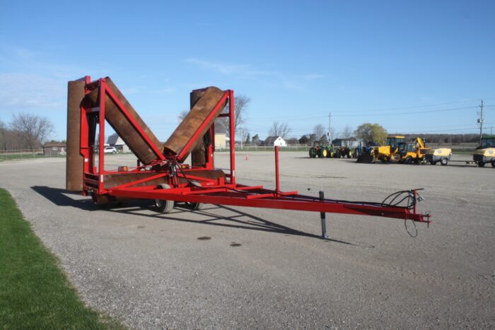 R & R 48' hydraulic double folding land roller, lights, hwy service 12 ply tires - Image 3