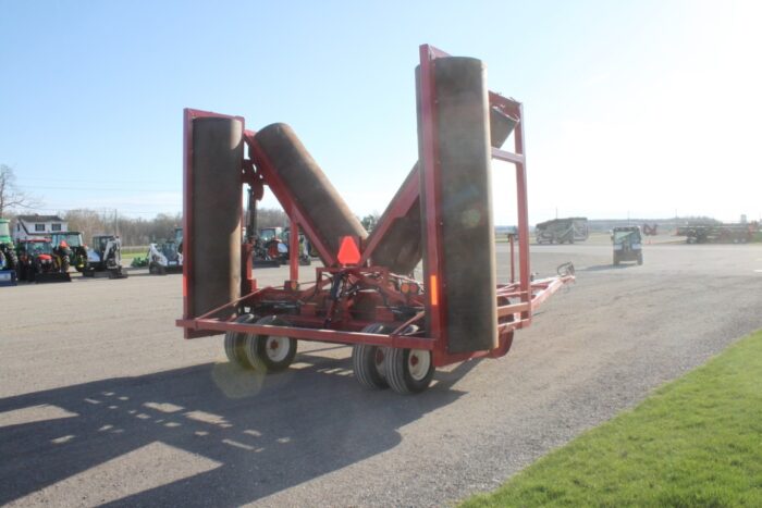 R & R 48' hydraulic double folding land roller, lights, hwy service 12 ply tires - Image 5