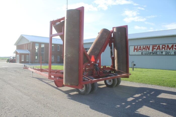 R & R 48' hydraulic double folding land roller, lights, hwy service 12 ply tires - Image 6