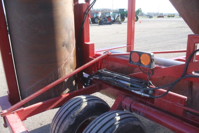 R & R 48' hydraulic double folding land roller, lights, hwy service 12 ply tires - Image 9