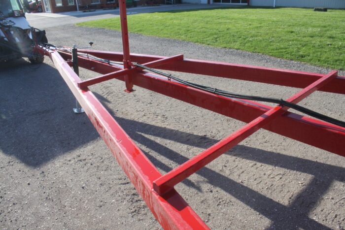 R & R 48' hydraulic double folding land roller, lights, hwy service 12 ply tires - Image 12