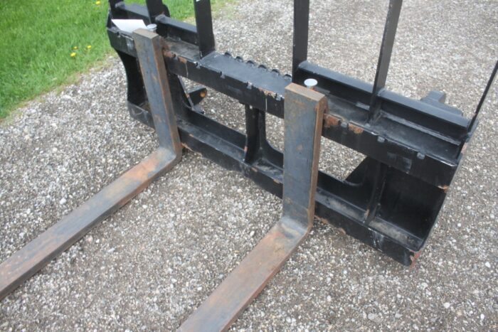 HLA 4200 lb pallet forks, Euro coupler - Image 5