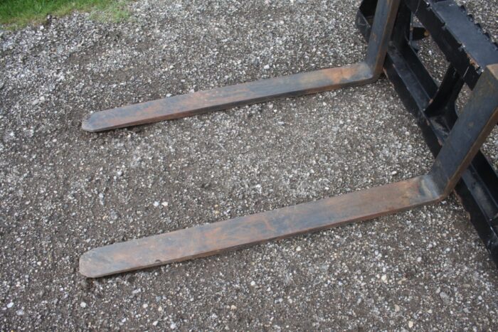 HLA 4200 lb pallet forks, Euro coupler - Image 6