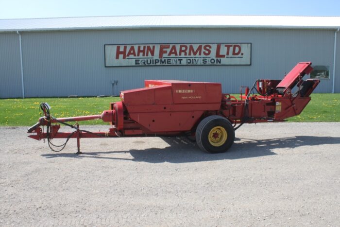 New Holland 326 small square baler, thrower, hyd tension