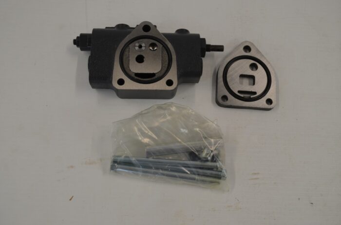一 M9585 flow control valve, part number 3A151-90181