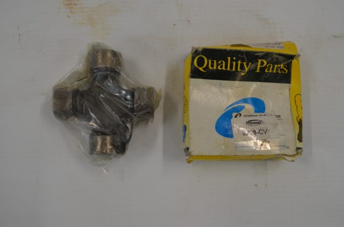 一 Pronovost 9208CV U joint, 180.018.158 Comer Ind
