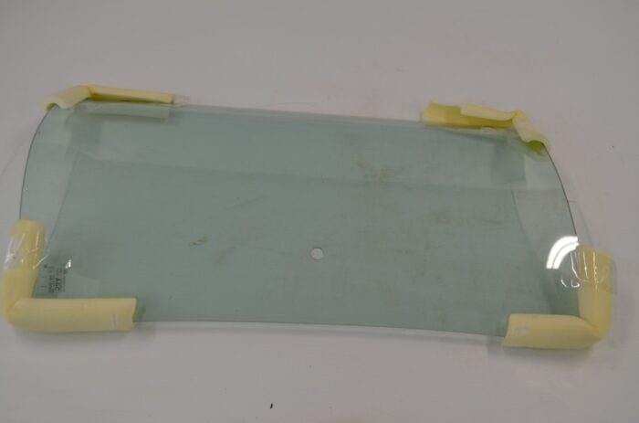 一 Kubota 3C591-70540 glass, RH quarter window to fit M5040DTC, M5140DTC, M6040DTC