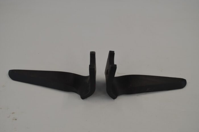 一 Kuhn power harrow teeth, 52596510 LH  turns counter clockwise, 52596410 RH turns clockwise