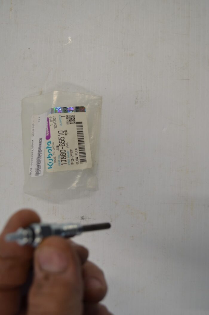 一 Kubota 1J860-65510, glow plug to fit many Kubota's, superceeded by 1J860-65512 - Image 3