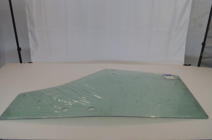 一 Kubota RH door glass to fit many Kubota's, M95, M105, M4900, M5700, M6800, M8200, M9000 etc, green glass - Image 3