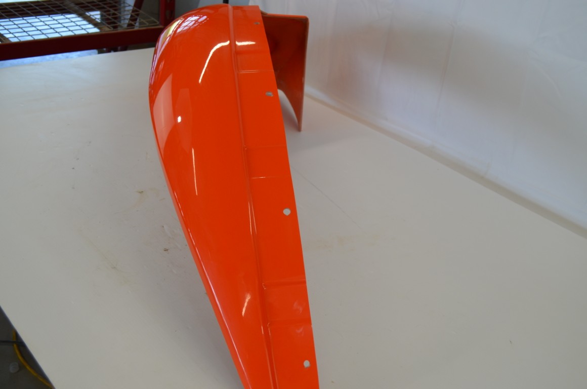 Kubota 3C50176014, RH fender fits many Kubota tractors, used, nice shape - Image 6