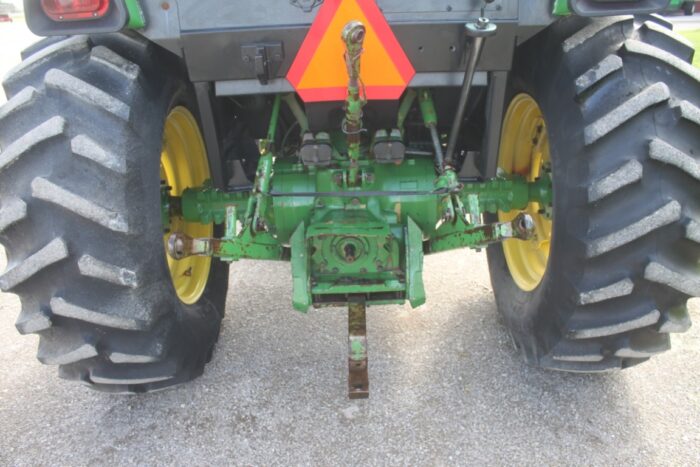 JD 2750 2wd tractor, cab, air, hi/lo, 18.4x30, 2 remotes, 5740 hours - Image 9