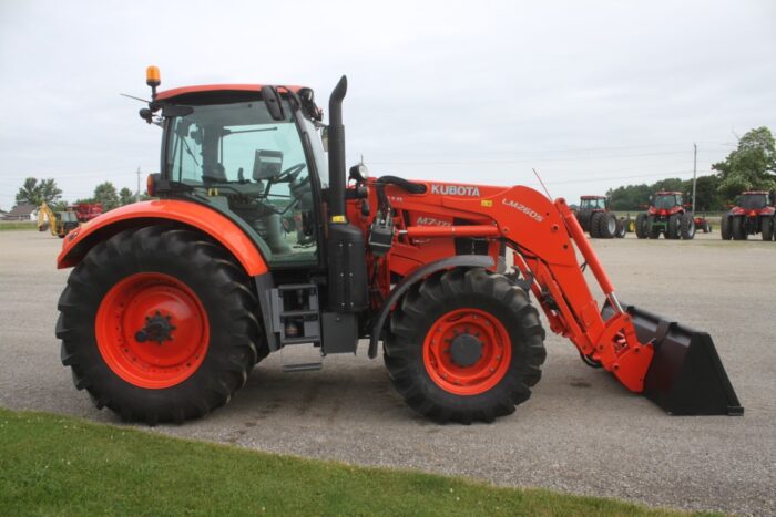 Kubota M7-171P 4wd tractor, 50K KVT, LM2605 SL loader, front hitch & pto - Image 4