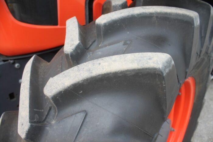 Kubota M7-171P 4wd tractor, 50K KVT, LM2605 SL loader, front hitch & pto - Image 13