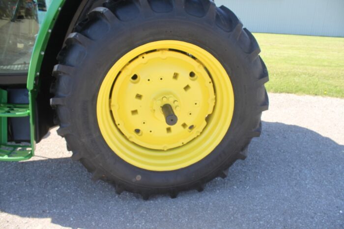 JD 6400 2wd tractor, cab, air 18.4R38, 2 remotes, rack and pinion axle, rebuilt engine - Image 10
