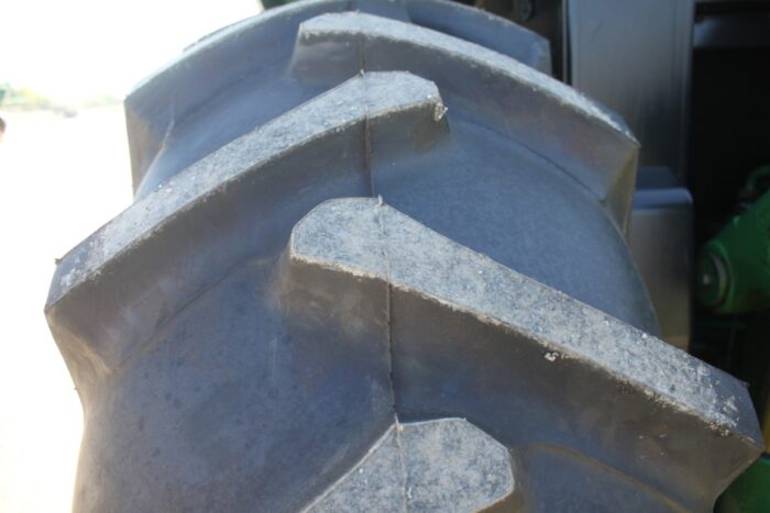 JD 6400 2wd tractor, cab, air 18.4R38, 2 remotes, rack and pinion axle, rebuilt engine - Image 11