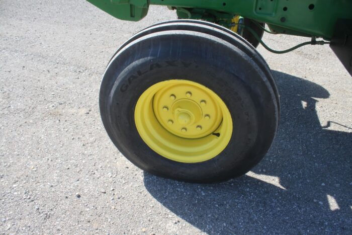 JD 6400 2wd tractor, cab, air 18.4R38, 2 remotes, rack and pinion axle, rebuilt engine - Image 12