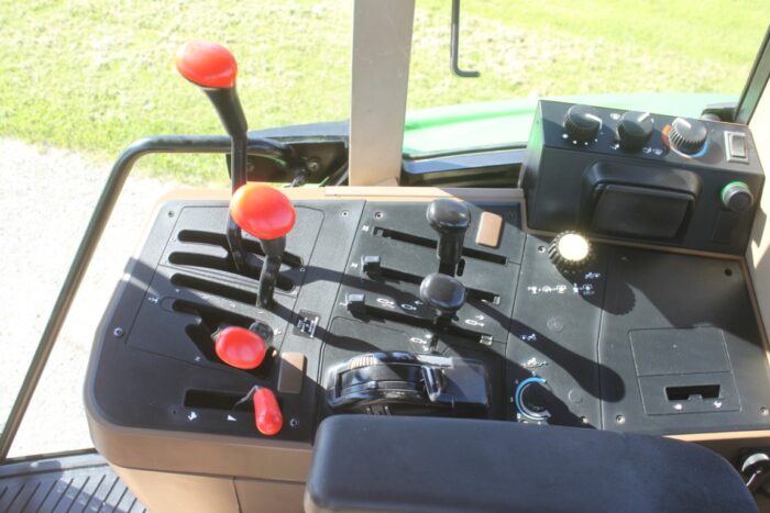 JD 6400 2wd tractor, cab, air 18.4R38, 2 remotes, rack and pinion axle, rebuilt engine - Image 20