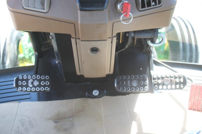 JD 6400 2wd tractor, cab, air 18.4R38, 2 remotes, rack and pinion axle, rebuilt engine - Image 21