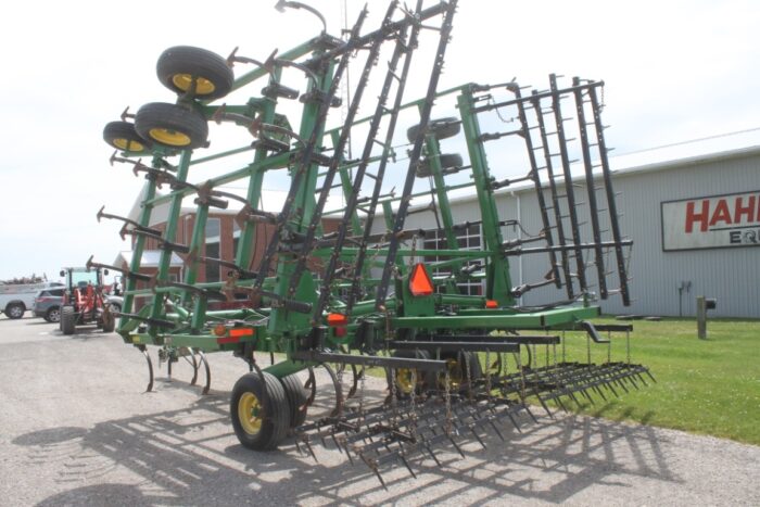 JD 2210 31' cultivator, 5 bar spike harrow, rear hitch, gauge wheels - Image 8
