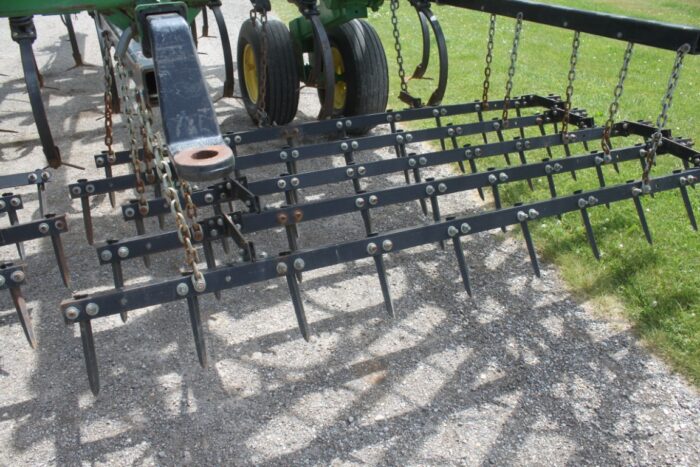 JD 2210 31' cultivator, 5 bar spike harrow, rear hitch, gauge wheels - Image 10