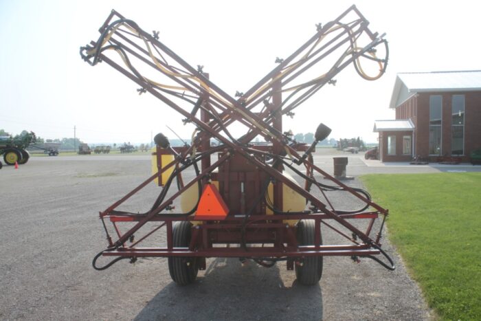 Hardi TR300 single axle sprayer, hydraulic lift, electric controls, foam marker - Image 6
