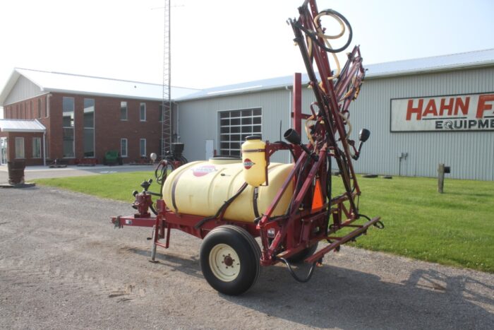 Hardi TR300 single axle sprayer, hydraulic lift, electric controls, foam marker - Image 7