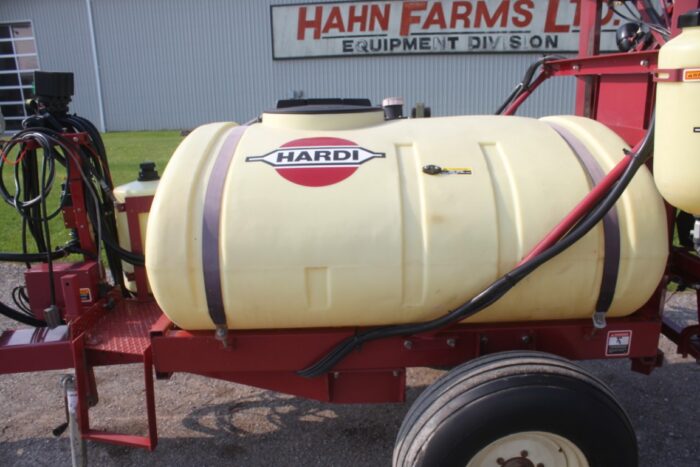 Hardi TR300 single axle sprayer, hydraulic lift, electric controls, foam marker - Image 8