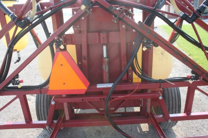 Hardi TR300 single axle sprayer, hydraulic lift, electric controls, foam marker - Image 13