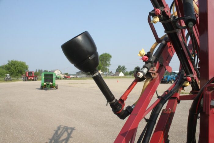 Hardi TR300 single axle sprayer, hydraulic lift, electric controls, foam marker - Image 16