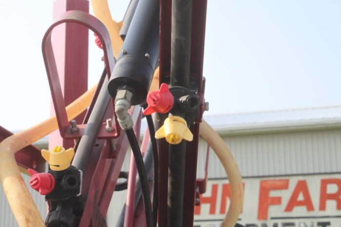 Hardi TR300 single axle sprayer, hydraulic lift, electric controls, foam marker - Image 17