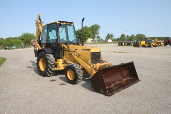 Ford 555D 4wd backhoe, extendahoe, cab, 87" front bucket, 23" ditching bucket, one owner, 2472 hours - Image 4