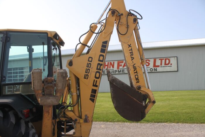 Ford 555D 4wd backhoe, extendahoe, cab, 87" front bucket, 23" ditching bucket, one owner, 2472 hours - Image 8