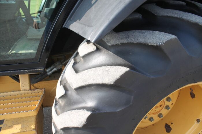 Ford 555D 4wd backhoe, extendahoe, cab, 87" front bucket, 23" ditching bucket, one owner, 2472 hours - Image 13