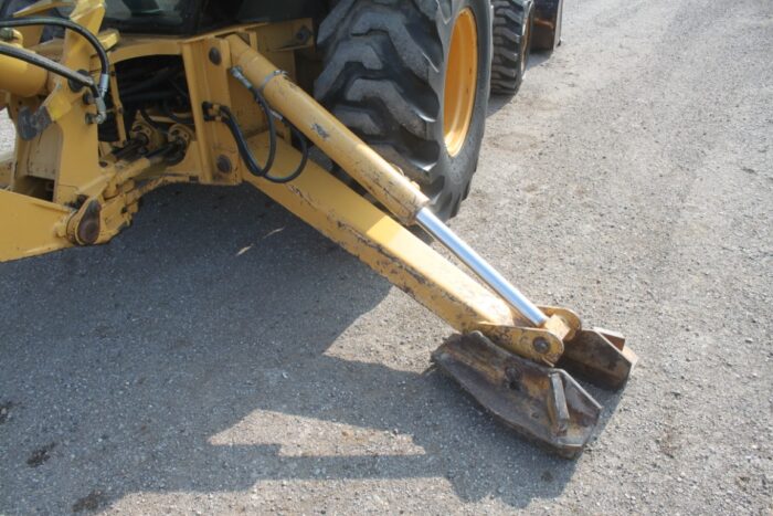 Ford 555D 4wd backhoe, extendahoe, cab, 87" front bucket, 23" ditching bucket, one owner, 2472 hours - Image 21