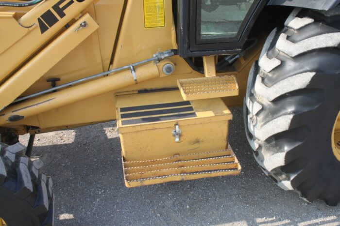 Ford 555D 4wd backhoe, extendahoe, cab, 87" front bucket, 23" ditching bucket, one owner, 2472 hours - Image 23