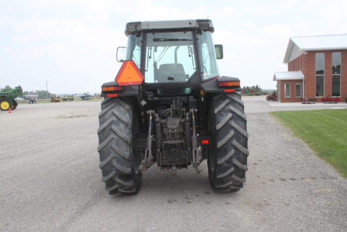 MF 6170 4wd tractor, cab, air, dynashift, 2 sets of remotes - Image 7
