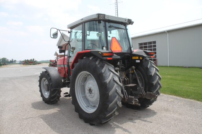 MF 6170 4wd tractor, cab, air, dynashift, 2 sets of remotes - Image 8