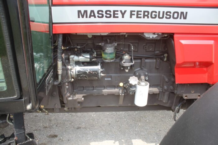 MF 6170 4wd tractor, cab, air, dynashift, 2 sets of remotes - Image 12