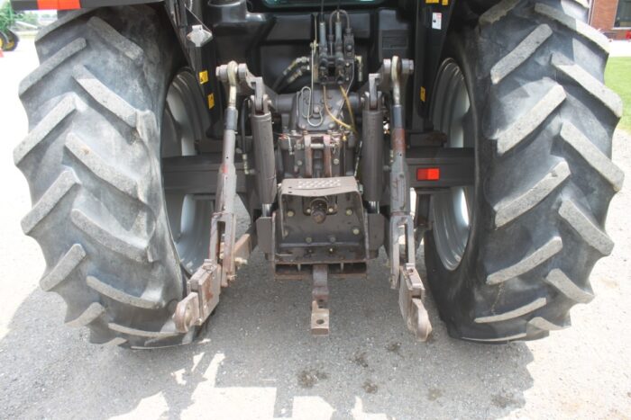 MF 6170 4wd tractor, cab, air, dynashift, 2 sets of remotes - Image 14