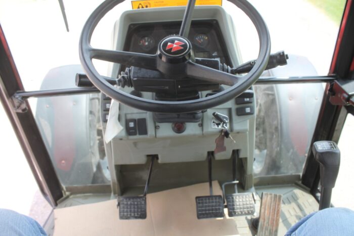 MF 6170 4wd tractor, cab, air, dynashift, 2 sets of remotes - Image 25