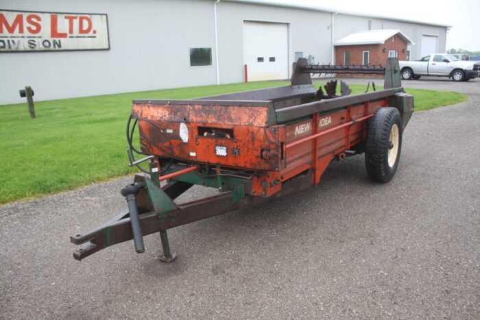 New Idea 213  single axle manure spreader, top beater, pto drive, top beater - Image 2
