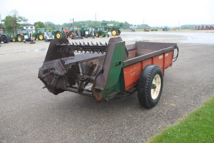 New Idea 213  single axle manure spreader, top beater, pto drive, top beater - Image 5