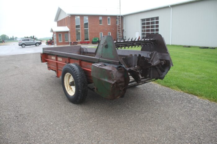 New Idea 213  single axle manure spreader, top beater, pto drive, top beater - Image 6