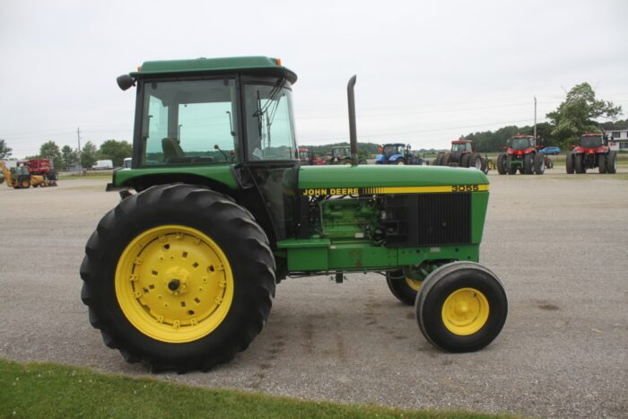 JD 3055 2wd tractor, cab, air, hi-lo, 2 sets of remotes, 18.4x38 - Image 5