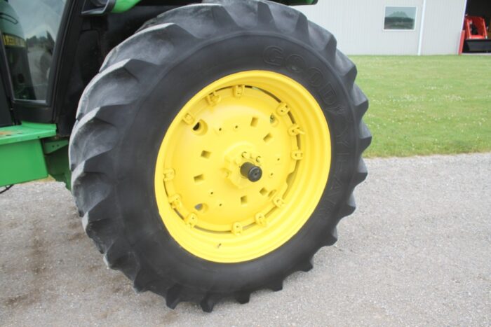 JD 3055 2wd tractor, cab, air, hi-lo, 2 sets of remotes, 18.4x38 - Image 11