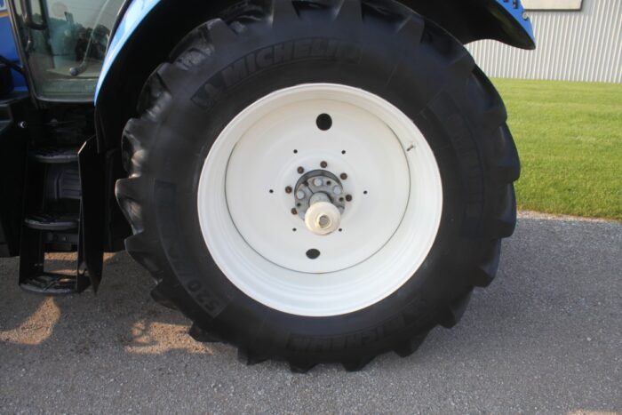 New Holland T6.180 4wd tractor, electro command, Quickie Q5S self leveling loader, 2,100 hours, local unit - Image 10