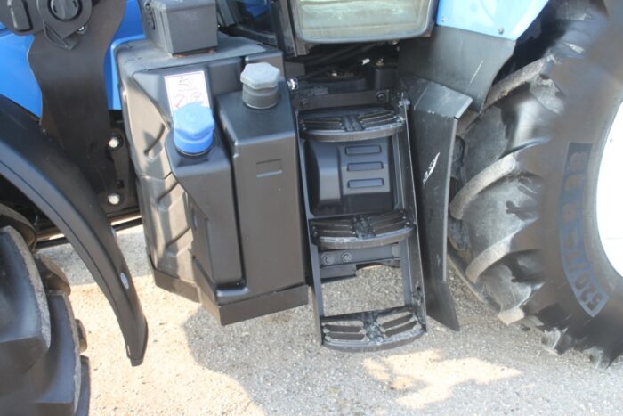 New Holland T6.180 4wd tractor, electro command, Quickie Q5S self leveling loader, 2,100 hours, local unit - Image 18