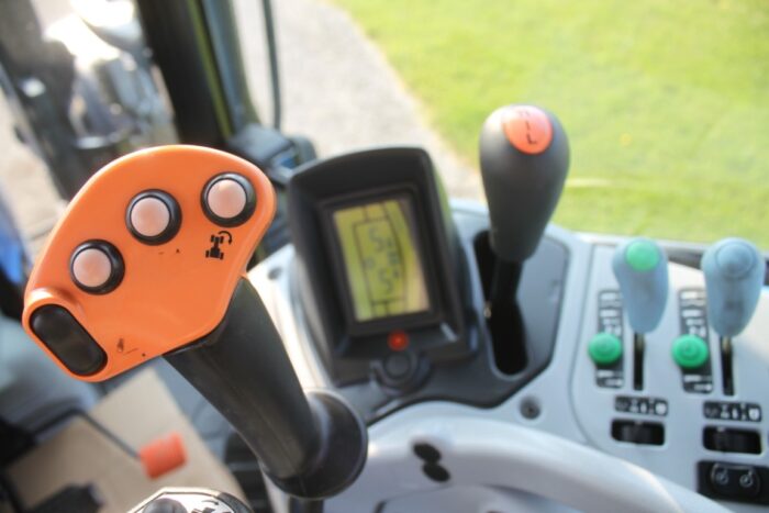 New Holland T6.180 4wd tractor, electro command, Quickie Q5S self leveling loader, 2,100 hours, local unit - Image 21
